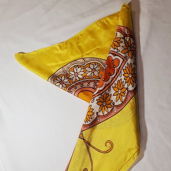 Unique 70s Vintage Dreamy Illustrated Pink Butterfly Graphic Scarf - Picture 11 of 11